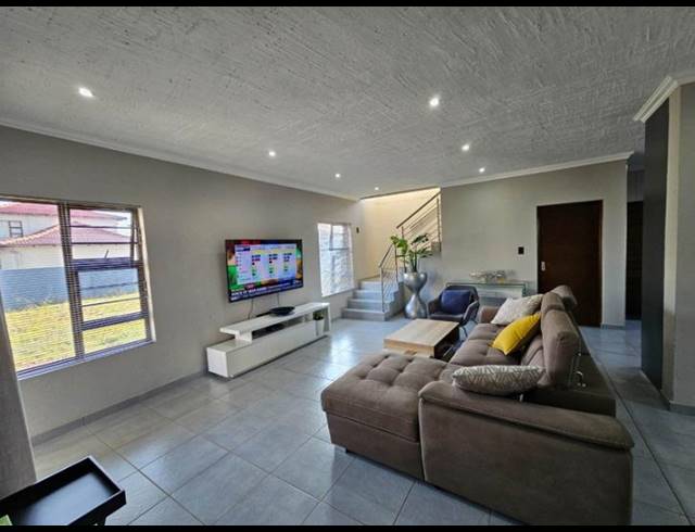 3 BEDROOM HOUSE FOR SALE IN HALFWAY HOUSE